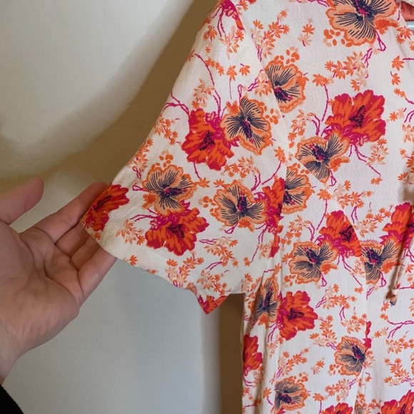 ASTR The Label | Hibiscus Floral Short Sleeve Shift Dress Sz Medium 100% Viscose - Picture 5 of 8